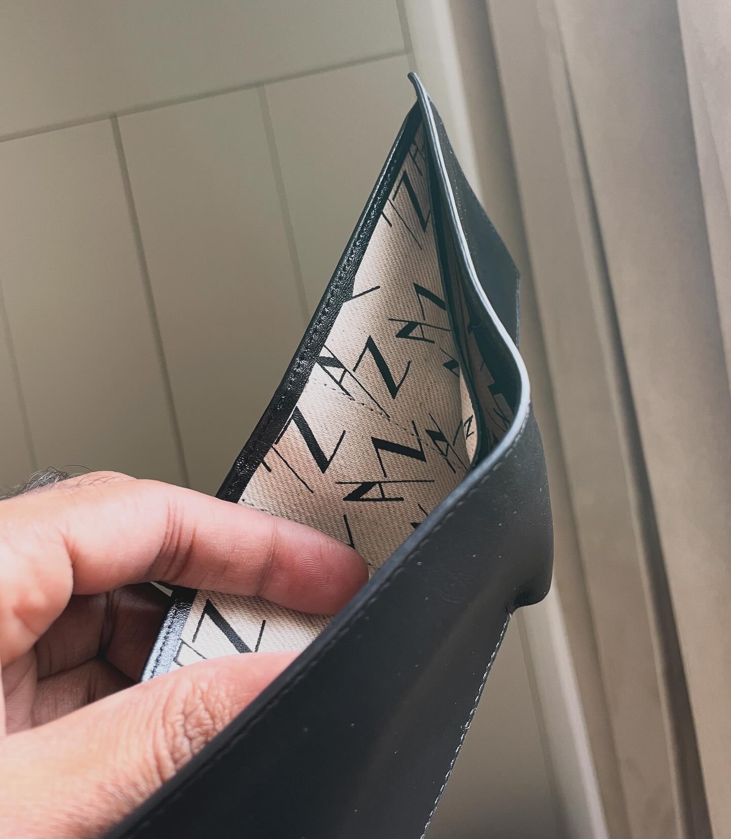 How To Choose The Right Men’s Wallet